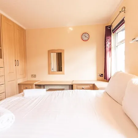 Saffron With Hot Tub Malton