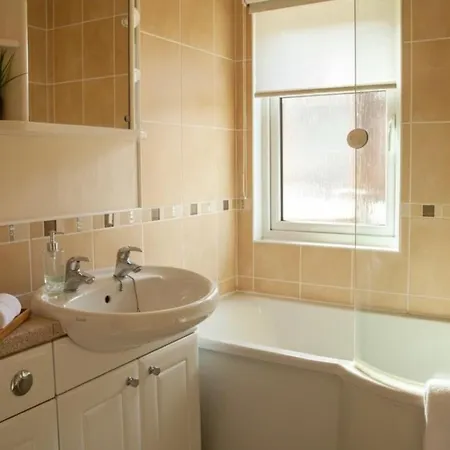 Saffron With Hot Tub Lodge *