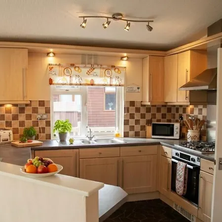 Saffron With Hot Tub