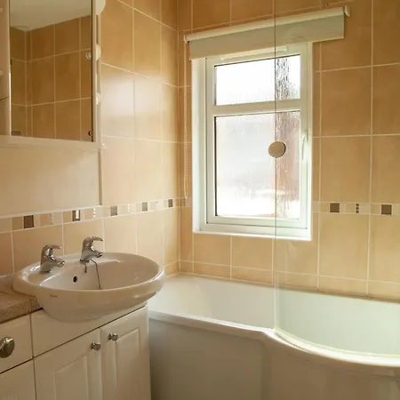 Saffron With Hot Tub