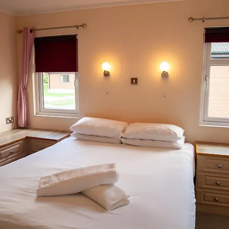 Saffron With Hot Tub 롯지 맬튼