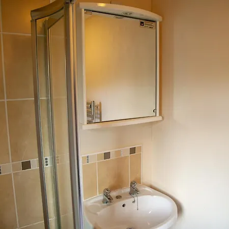 Saffron With Hot Tub