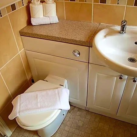 بيت خشبي Saffron With Hot Tub *