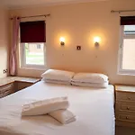 Saffron With Hot Tub Lodge Malton